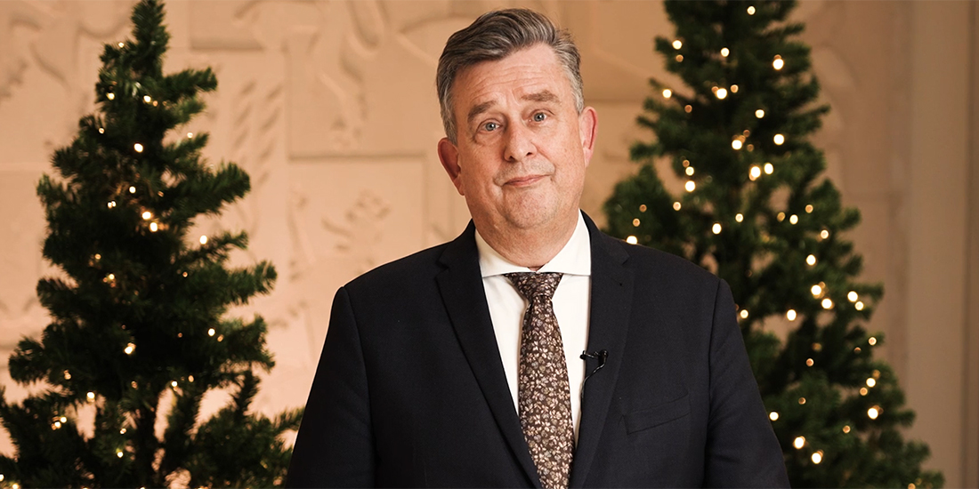 Gouverneur Emile Roemer blikt kort terug op een uitdagend jaar in Limburg, benadrukt zorgen over polarisatie, en roept op tot verbondenheid.