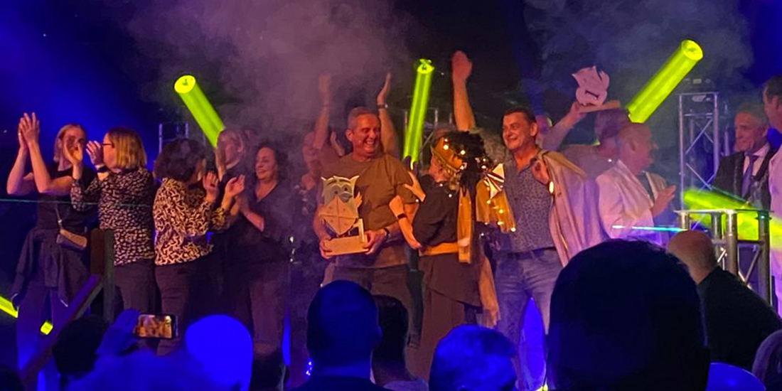 Per Seconde Gewiekster wint Genneps Gewiekste organisatie van Genneps Gewiekste Genneps Gewiekste viert zijn vijfde editie met een feestelijk inschrijfmoment op zaterdag 23 augustus 2025. Schrijf je team tussen 10.05 en 12.05 uur in en ontvang een voordeel voor de quizavond op 22 november. De finale vindt plaats op 27 december in Pica Mare