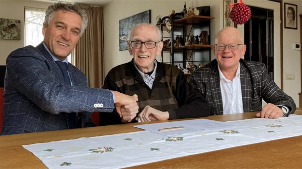 Wiel van Dinter schenkt unieke schat aan Gennep
