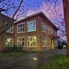 Sober schoolgebouw van de Maria Goretti aan de Picardie in Gennep