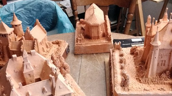 Keramische kastelen Pieter Arts in Milsbeek