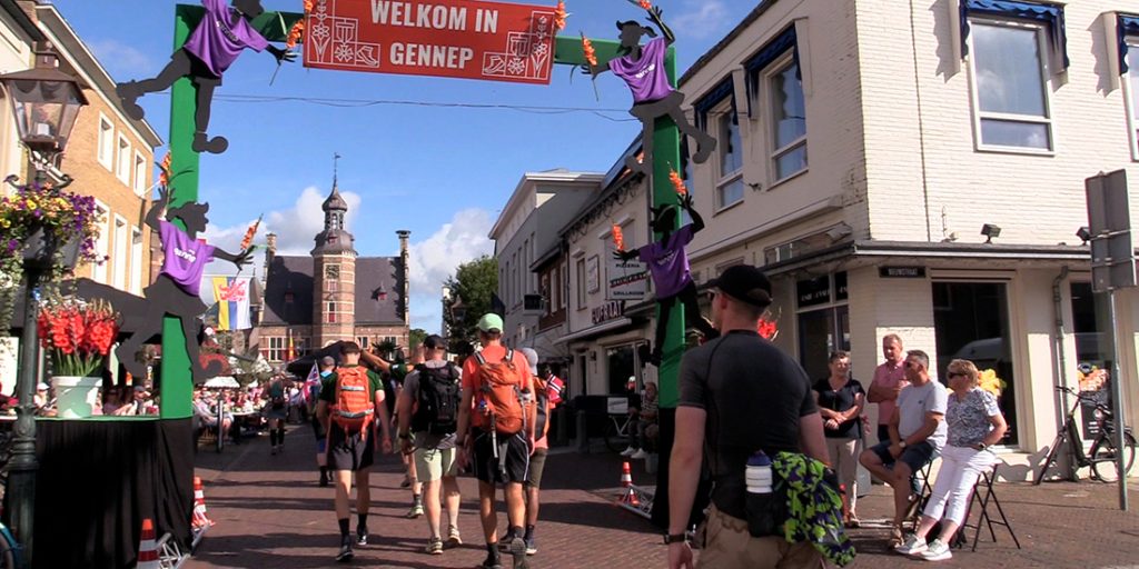 Nijmeegse Vierdaagse door het hart van Gennep 2025 doortocht (2)