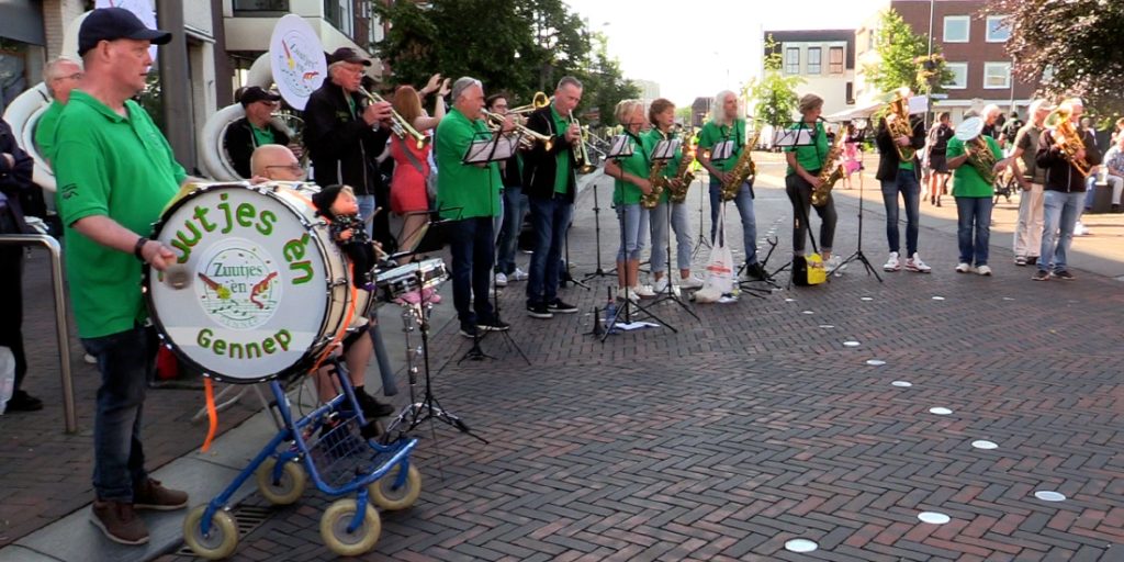 Nijmeegse Vierdaagse door het hart van Gennep 2025 doortocht Zuutjes Èn