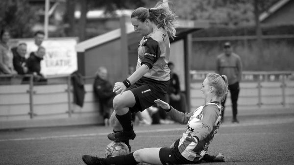 Vitesse '08 VR1 wint eerste bekerwedstrijd bij Juliana Mill dankzij late treffer