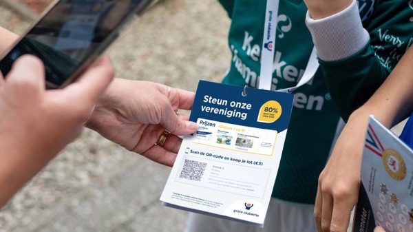 Afdracht Grote Clubactie stijgt naar 85 procent, Gennepse verenigingen profiteren direct Start Grote Clubactie QRcode scannen aan de deur