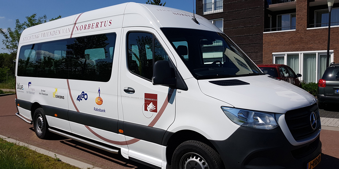 Rolstoelbus Vrienden van Norbertus Kienmiddag voor de rolstoelbus