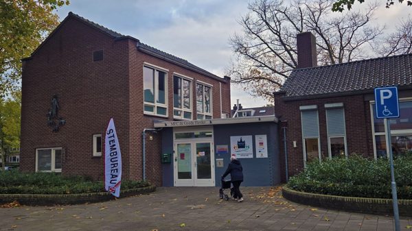 Thuisblijven Stemlokaal Gennep verkiezingen Wilders.jpeg
