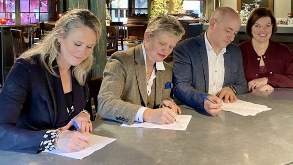 Hubo naar Groote Heeze Linda van de Zand, Janine van Hulsteijn, Martijn en Nicole Geurts