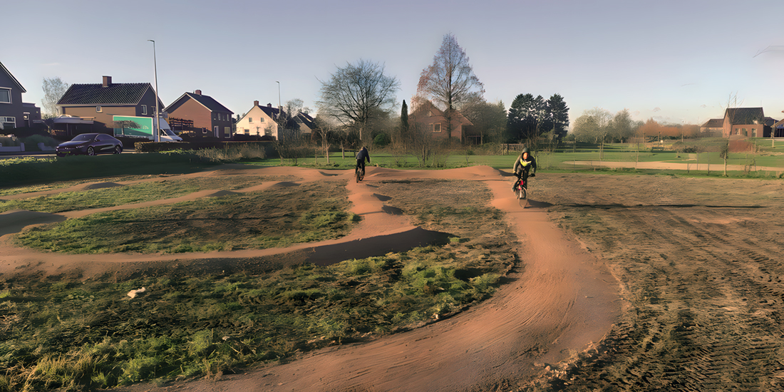 Fietscrossbaantje in het dorpshart Ven-Zelderheide