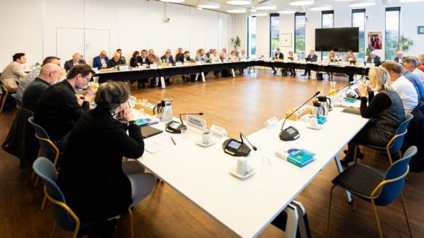 Foto vergadering algemeen bestuur WL Cursus Waterschap in Limburg
