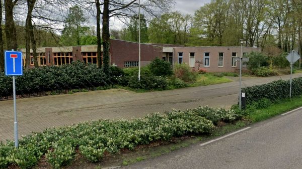 Mikado Stiemensweg schoolgebouw leegstand Woningnood, maar dit schoolgebouw blijft leeg. Waarom?
