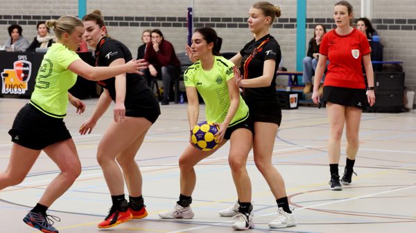 Rosolo en VIOSSPES eindigen 14-14 na spannend duel in de zaalcompetitie