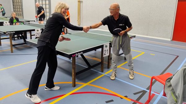 FOTO Tafeltennis Smash'23 Pat en Anita Gayet