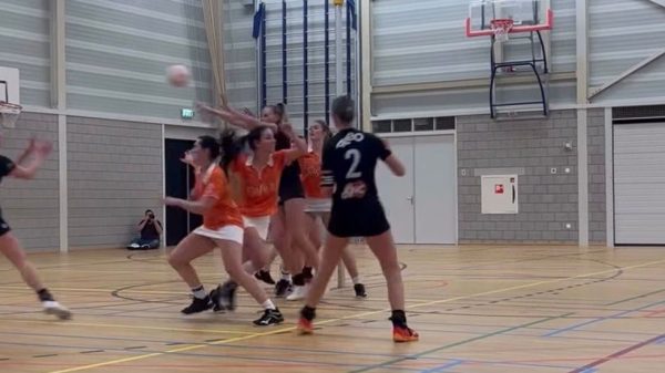 VIOSSPES verslaat hekkensluiter Oranje-Wit overtuigend en houdt zicht op play-offs (1)