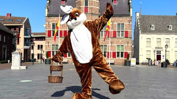 Paashaas en paasspeurtocht in Gennep