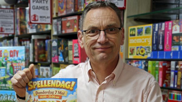 Norbert de Haan van Replay Toys in Gennep doet mee aan de landelijke Stenen Winkel